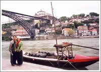 ポルトのワイン樽舟  １