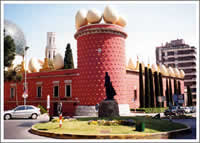 ダリ劇場美術館  １