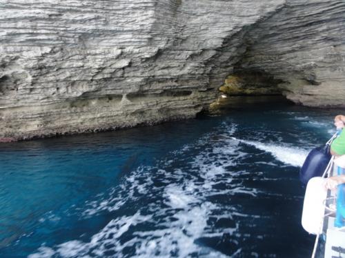 洞窟への入り口