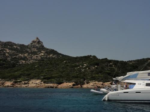 岩の向こうは修道院