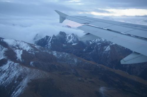 山岳地にある九寨黄龍空港へ降立つ