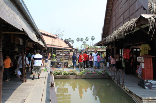 マーケットの売り場