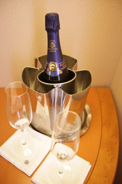 シャンパンで船出！