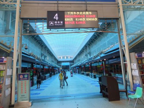 昆明駅の待合室は新しい