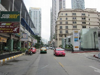 本日朝のスクンビットソイ２４の様子