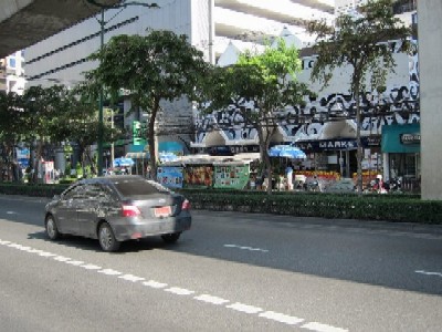 スクンヴィット通り(ソイ33付近)の様子