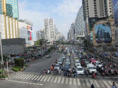 アソーク交差点より北側を望む