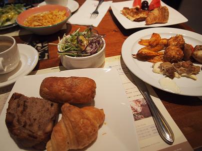 朝ごはんは大満足のビュッフェ