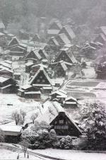 白川郷 断続的に降った雪