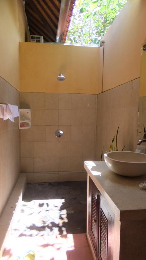 オープンエアーのバスルーム