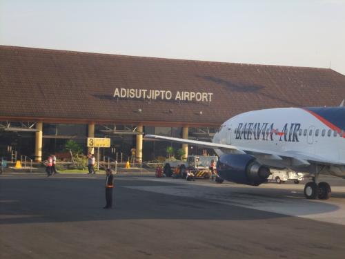 アディスジプト空港に到着