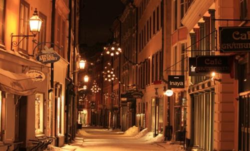 ライトアップされたガムラスタン