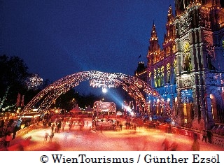 市庁舎前に広がるスケートリンク