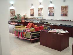 ホアビンに「道の駅」オープン