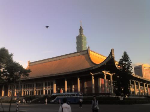 國父記念館と101