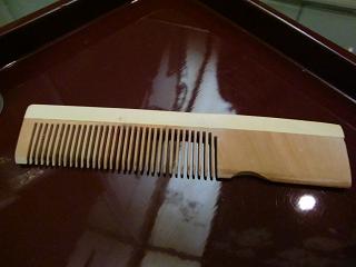 コームと書かれた箱を開けると木製のものが