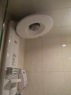 なんだかハイテクシャワー＝３