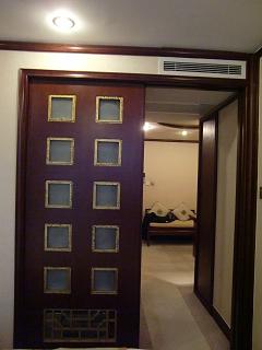 ベッドルームと書斎？の間。