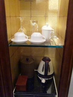 コップ・グラス・お湯沸かし器もありました