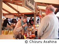 そぞろ歩きが楽しいファーマーズマーケット