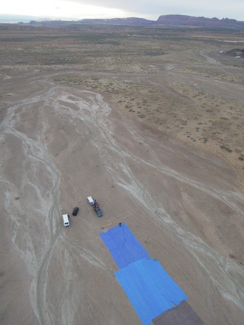 気球が用意されていた青いシート
