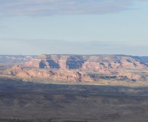 本棚のような崖