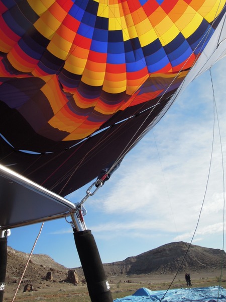 着地するとすぐにロープをとる