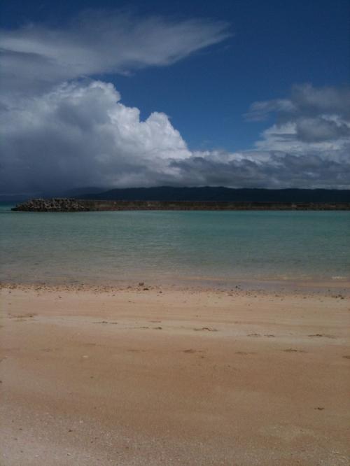 少し曇りがちな空