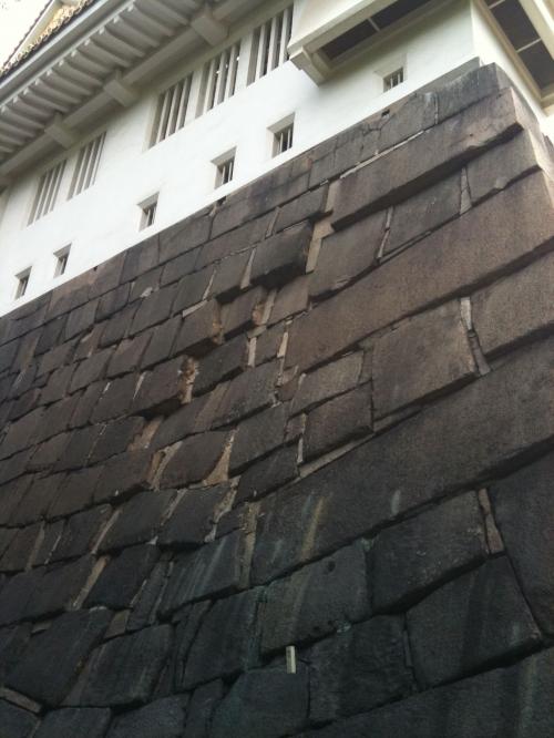 天守閣北側の爆撃跡