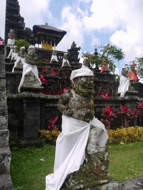 ブサキ 方角の神 白