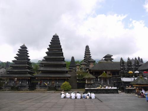 ブサキ お祈り中