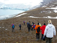 島をハイキング、景色が素晴らしい