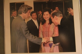 小泉元首相もカニカレー食べたよ