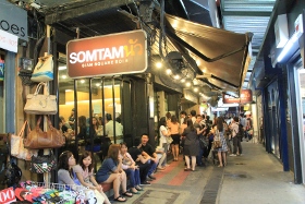 サイアムスクエアは若者で一杯