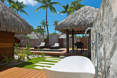 雰囲気抜群の客室のテラス