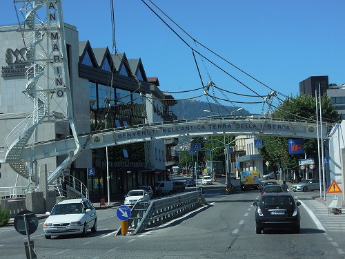 「古き自由の地へようこそ」