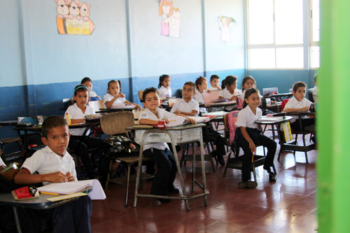 コスタリカ 小学校の授業風景