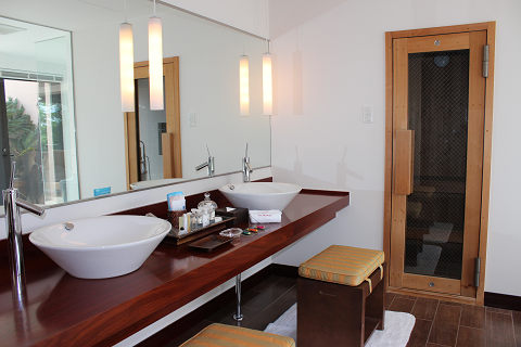 132号室 プールヴィラ ロイヤルスイー