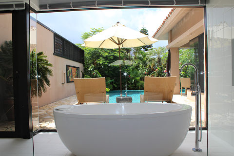 132号室 プールヴィラ ロイヤルスイー