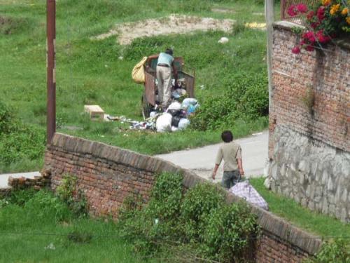 ゴミ回収業者 ２