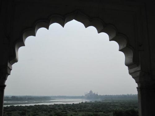 アグラ城からみたタージマハル