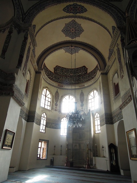 正面からずれたミヒラブ２