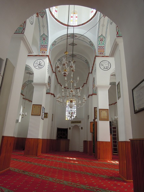 ミヒラブに向かっているカーペット柄