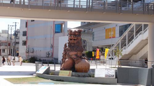 引きの画、うふシーサー