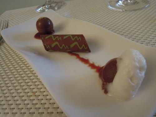 デザートの前の小デザートの皿