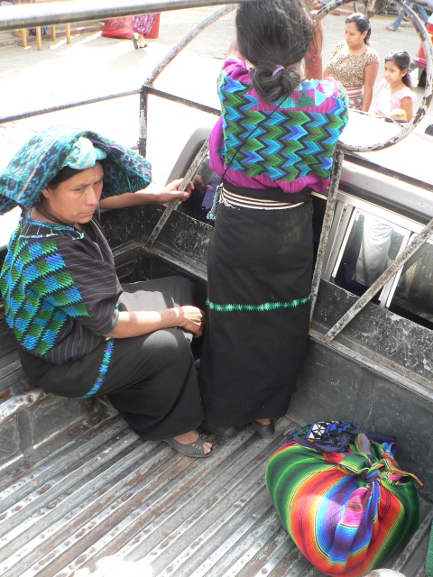 村々で違う民族衣装