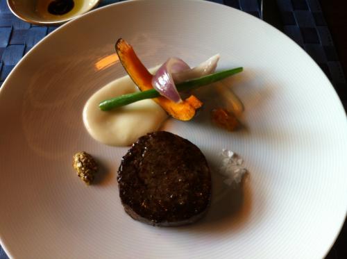 メインステーキ。ウ〜アすごくおいしかった