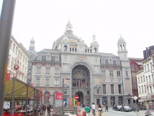 アントワープ駅横