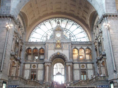 アントワープ駅内