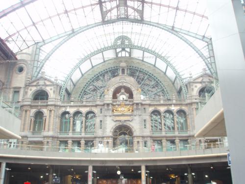 アントワープ駅内